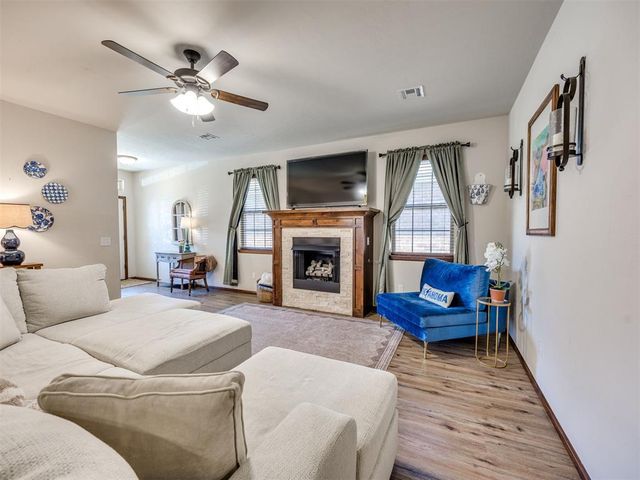 1112 Golden Leaf Drive, Moore, OK 73160