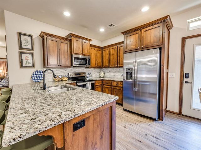 1112 Golden Leaf Drive, Moore, OK 73160