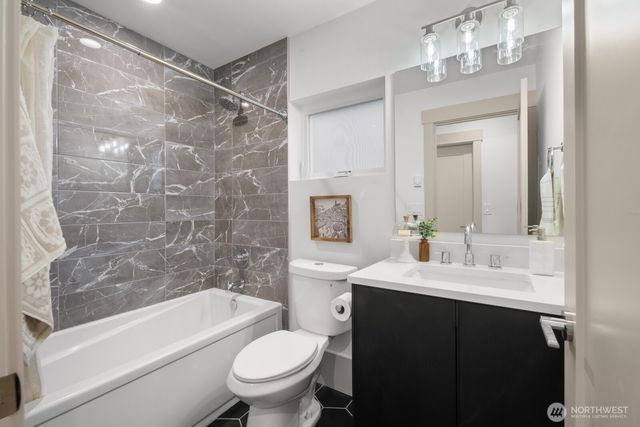 2931 39th Avenue SW, Seattle, WA 98116