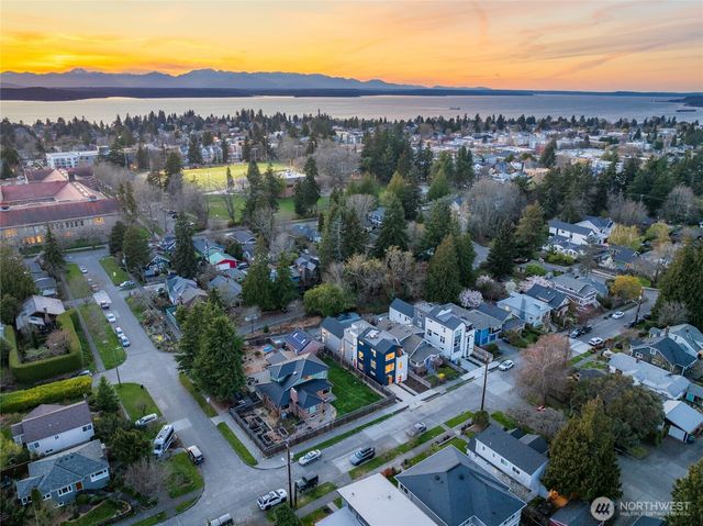 2931 39th Avenue SW, Seattle, WA 98116