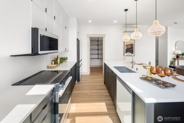 2931 39th Avenue SW, Seattle, WA 98116