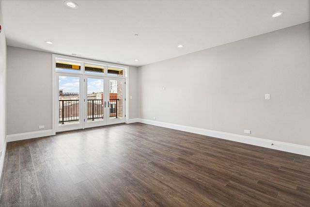 1036 Lake Street 4S, Oak Park, IL 60301