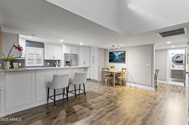 2020 W UNION HILLS Drive 260, Phoenix, AZ 85027