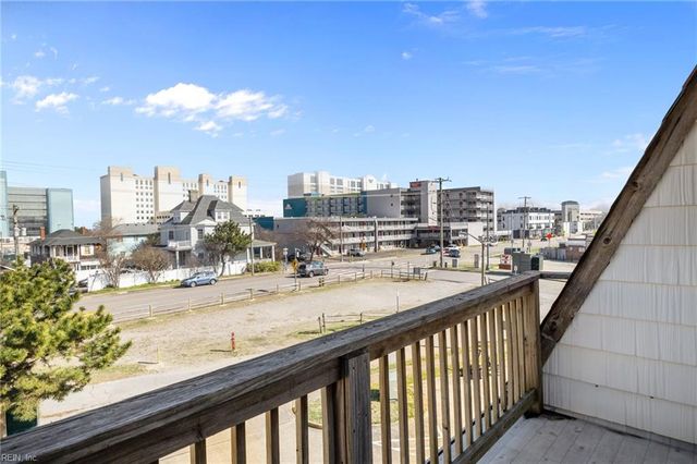 205 Lake DR, Virginia Beach, VA 23451