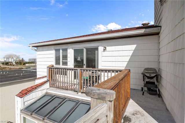 205 Lake DR, Virginia Beach, VA 23451