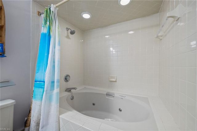 205 Lake DR, Virginia Beach, VA 23451