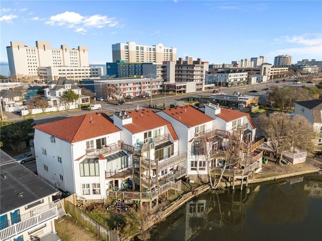 205 Lake DR, Virginia Beach, VA 23451