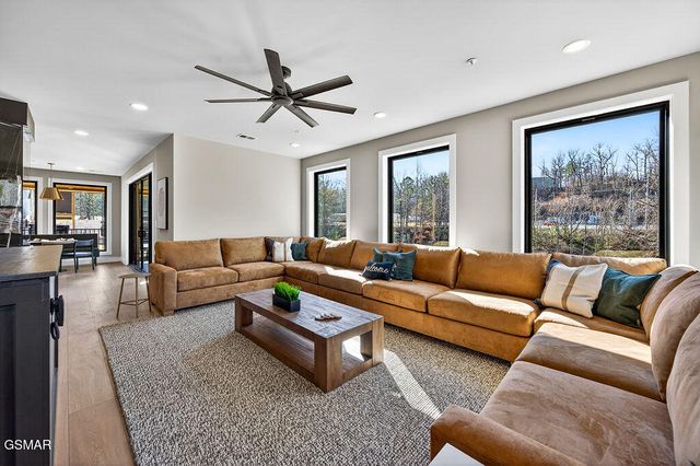 130 Mills Park Road, Gatlinburg, TN 37738