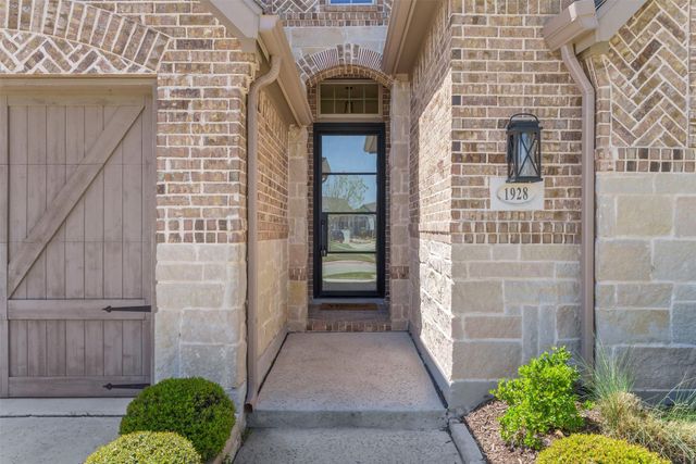 1928 Crested Ridge Road, Fort Worth, TX 76008