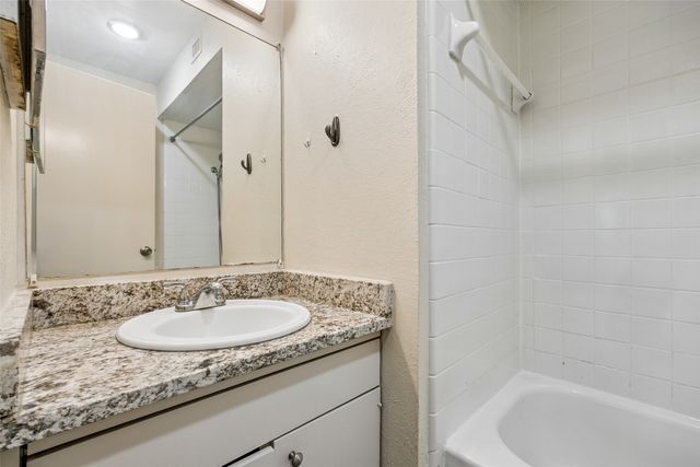 5138 Amesbury Drive 211, Dallas, TX 75206