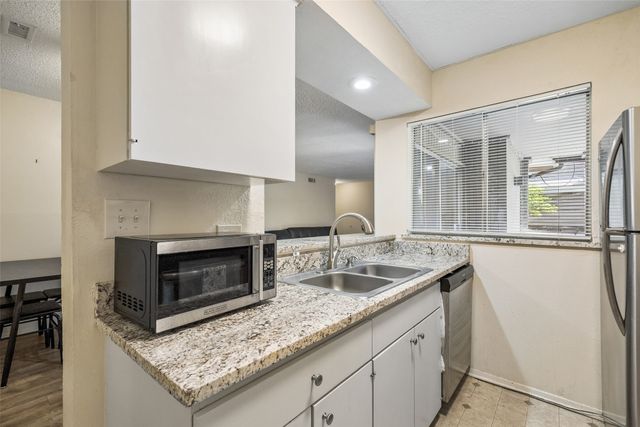 5138 Amesbury Drive 211, Dallas, TX 75206