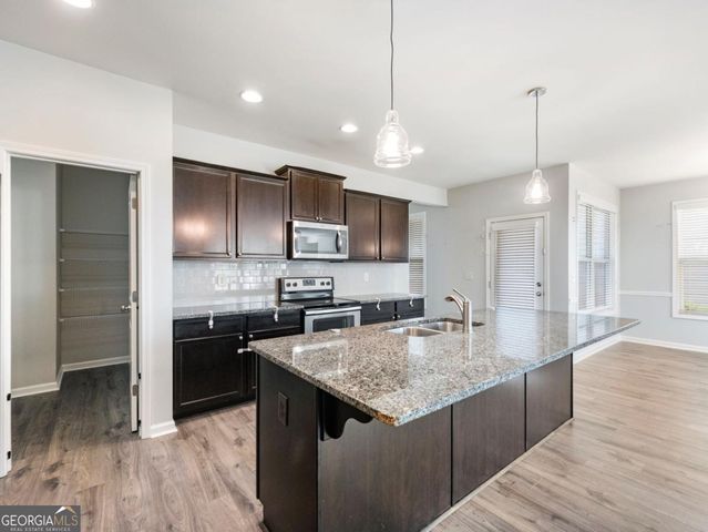 6026 Yacht Way, Flowery Branch, GA 30542