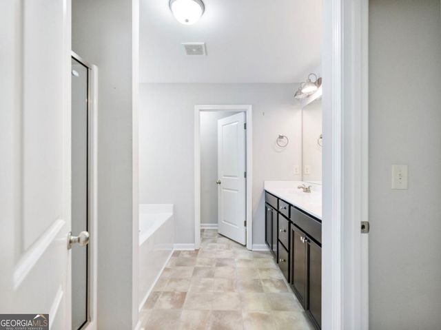 6026 Yacht Way, Flowery Branch, GA 30542