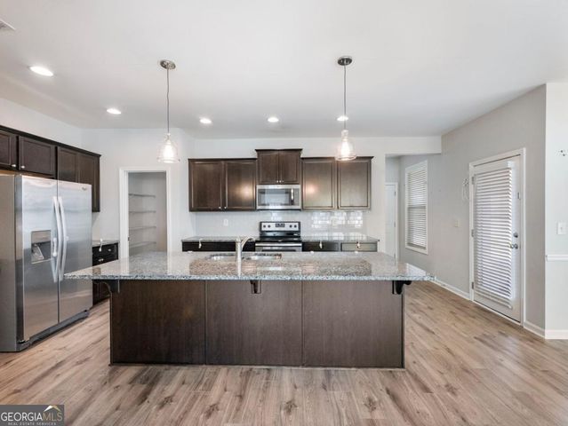 6026 Yacht Way, Flowery Branch, GA 30542