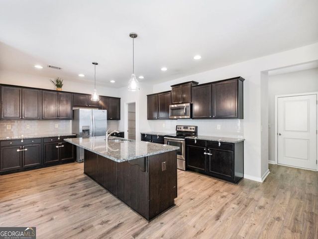 6026 Yacht Way, Flowery Branch, GA 30542