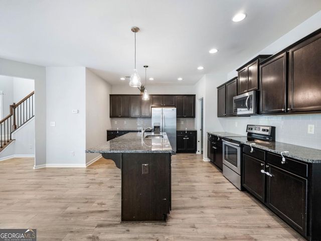 6026 Yacht Way, Flowery Branch, GA 30542