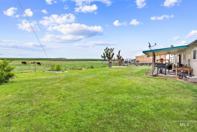 28282 Fox Ln, Wilder, ID 83676