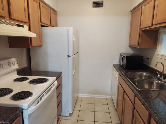 1420 Deerpond LN, Virginia Beach, VA 23464