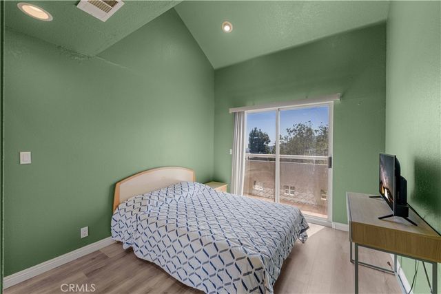 2101 Glenada Avenue 2, Montrose, CA 91020