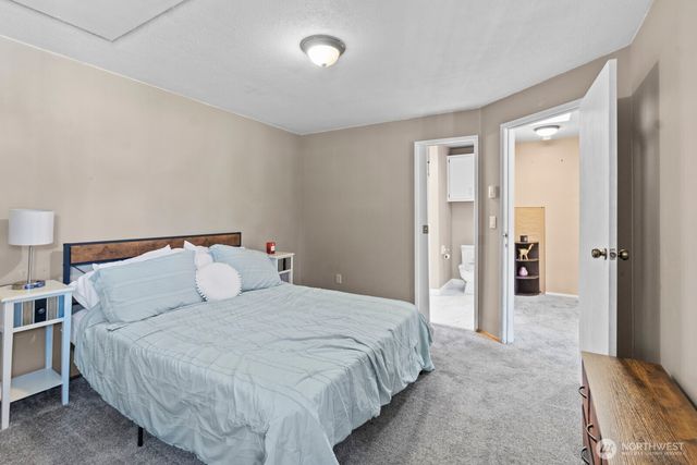 654 Malibu Dr SE, Lacey, WA 98503