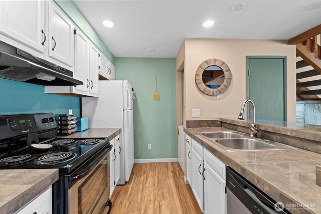 654 Malibu Dr SE, Lacey, WA 98503