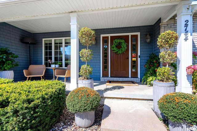 2744 ROSEHILL Avenue, Bettendorf, IA 52722