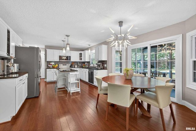 2744 ROSEHILL Avenue, Bettendorf, IA 52722