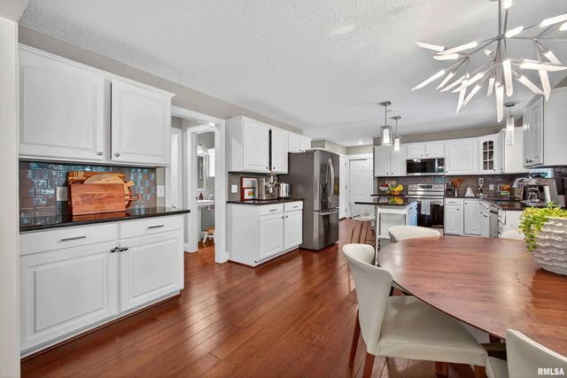 2744 ROSEHILL Avenue, Bettendorf, IA 52722