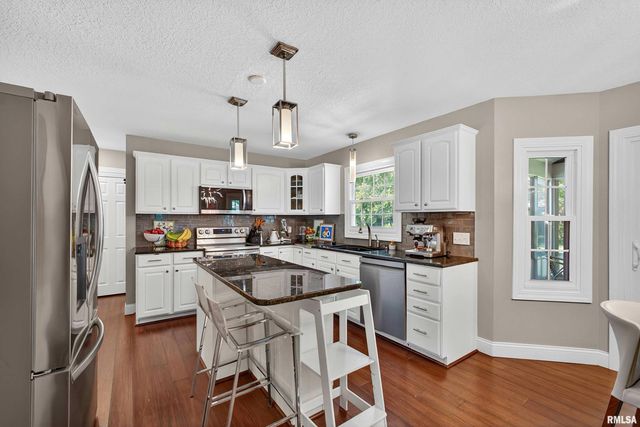 2744 ROSEHILL Avenue, Bettendorf, IA 52722