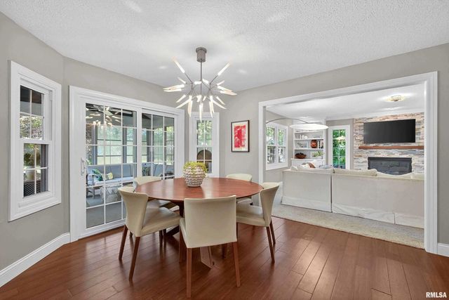 2744 ROSEHILL Avenue, Bettendorf, IA 52722