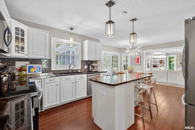 2744 ROSEHILL Avenue, Bettendorf, IA 52722