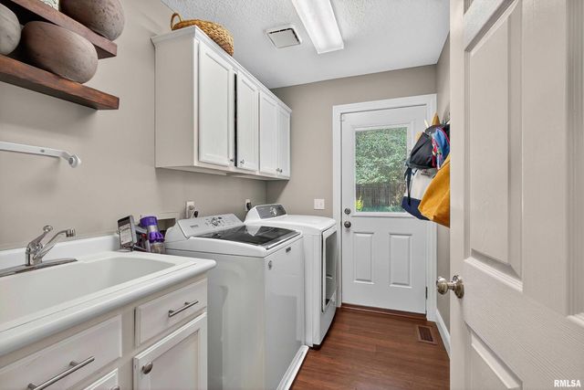 2744 ROSEHILL Avenue, Bettendorf, IA 52722