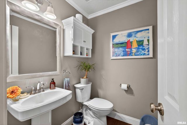 2744 ROSEHILL Avenue, Bettendorf, IA 52722