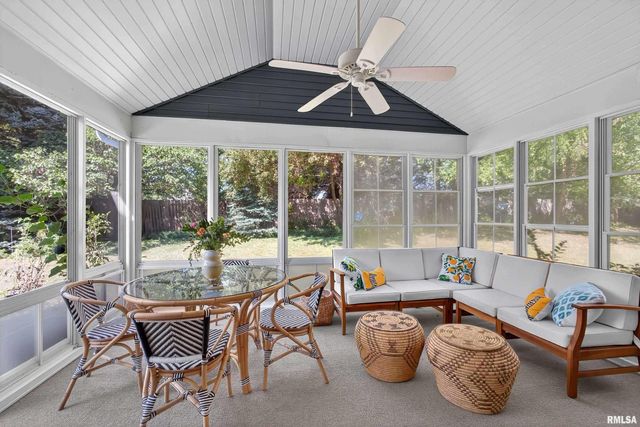 2744 ROSEHILL Avenue, Bettendorf, IA 52722