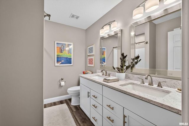 2744 ROSEHILL Avenue, Bettendorf, IA 52722