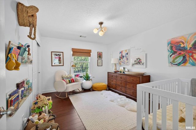 2744 ROSEHILL Avenue, Bettendorf, IA 52722