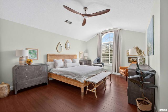 2744 ROSEHILL Avenue, Bettendorf, IA 52722