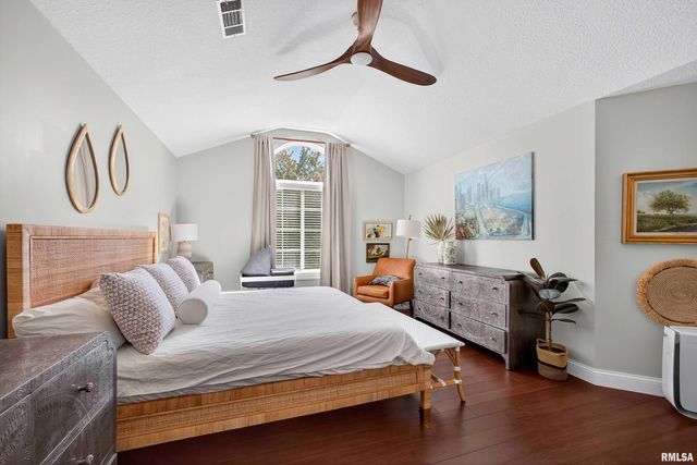 2744 ROSEHILL Avenue, Bettendorf, IA 52722