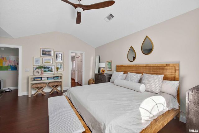 2744 ROSEHILL Avenue, Bettendorf, IA 52722