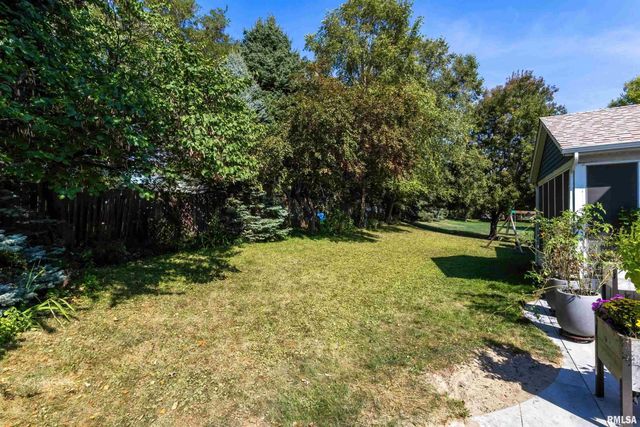 2744 ROSEHILL Avenue, Bettendorf, IA 52722