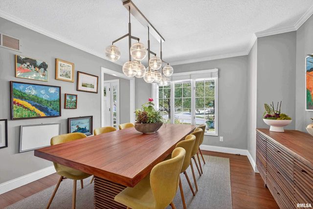 2744 ROSEHILL Avenue, Bettendorf, IA 52722