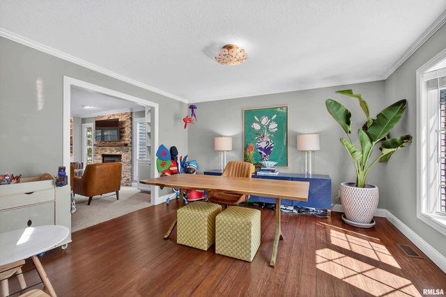 2744 ROSEHILL Avenue, Bettendorf, IA 52722