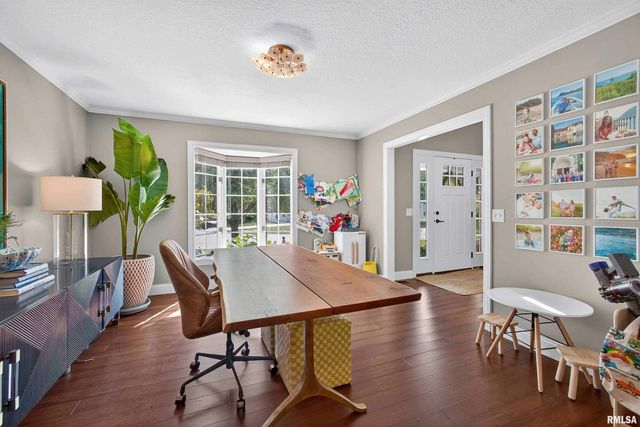 2744 ROSEHILL Avenue, Bettendorf, IA 52722