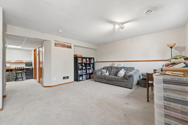 6096 Kalland Circle NE, Albertville, MN 55301