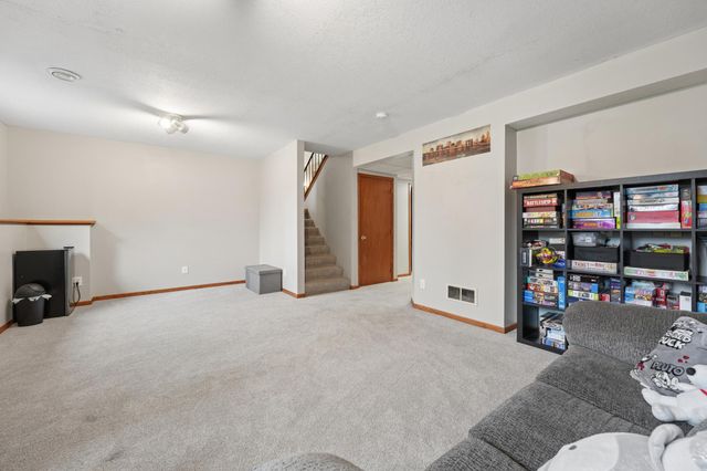 6096 Kalland Circle NE, Albertville, MN 55301