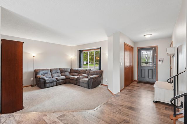6096 Kalland Circle NE, Albertville, MN 55301