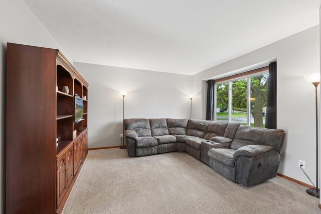 6096 Kalland Circle NE, Albertville, MN 55301