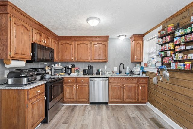 1725 Highway 52, E, Portland, TN 37148