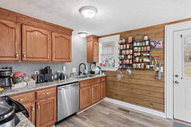 1725 Highway 52, E, Portland, TN 37148