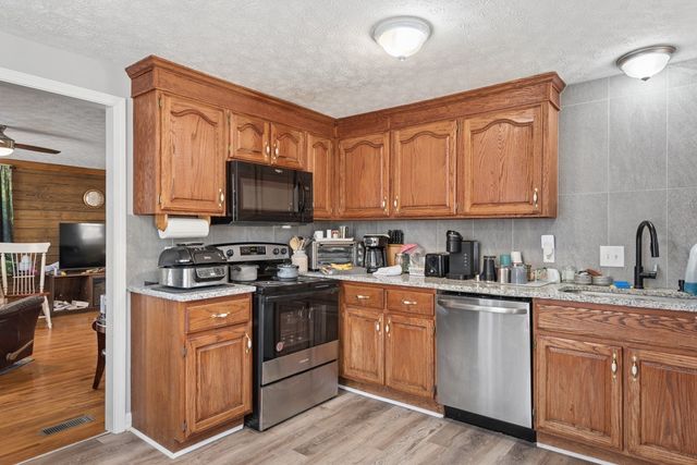 1725 Highway 52, E, Portland, TN 37148